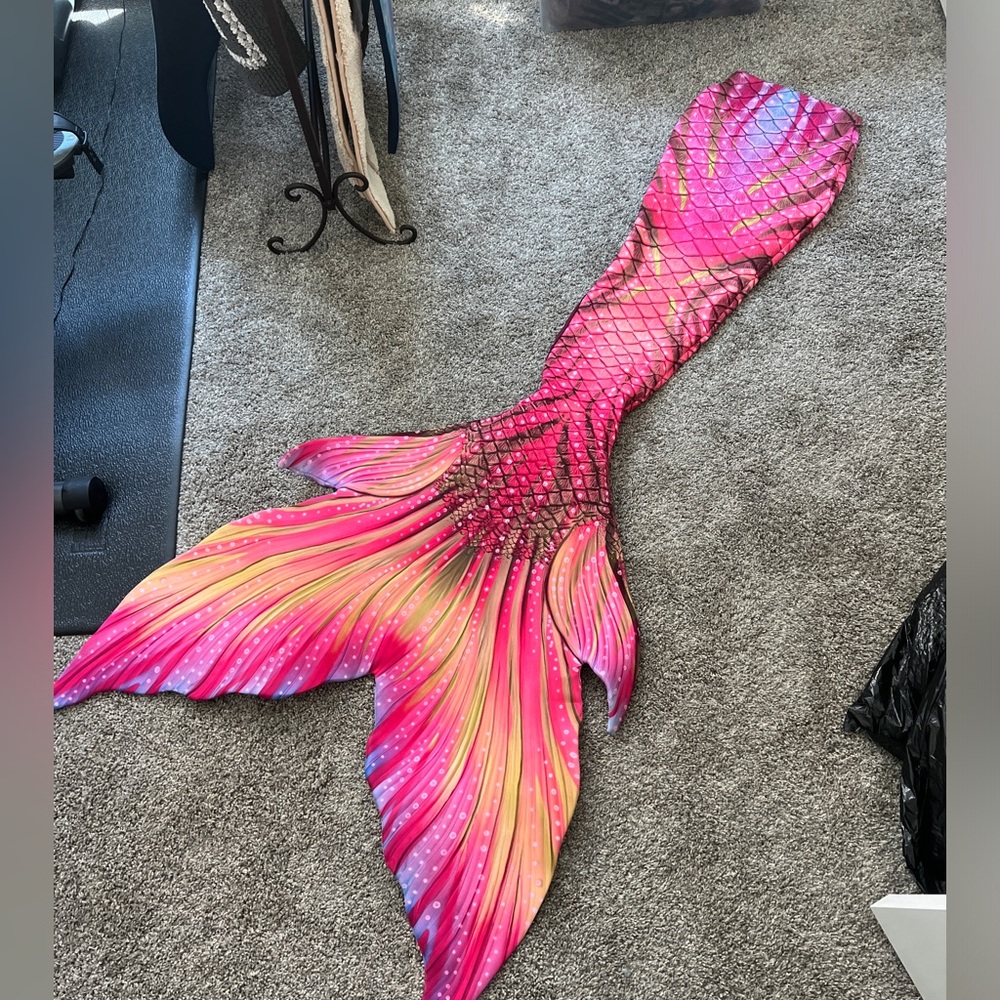 Finfolk Sarabi fabric tail size small